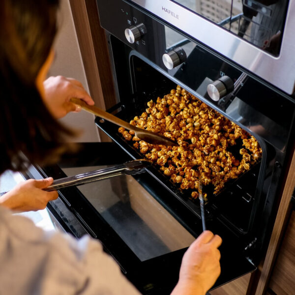 ⁦Microwave Oven with Smart Sensor Easy Clean Interior ECO Mode 1.2 Cu Ft Stainless Steel⁩ - الصورة ⁦4⁩